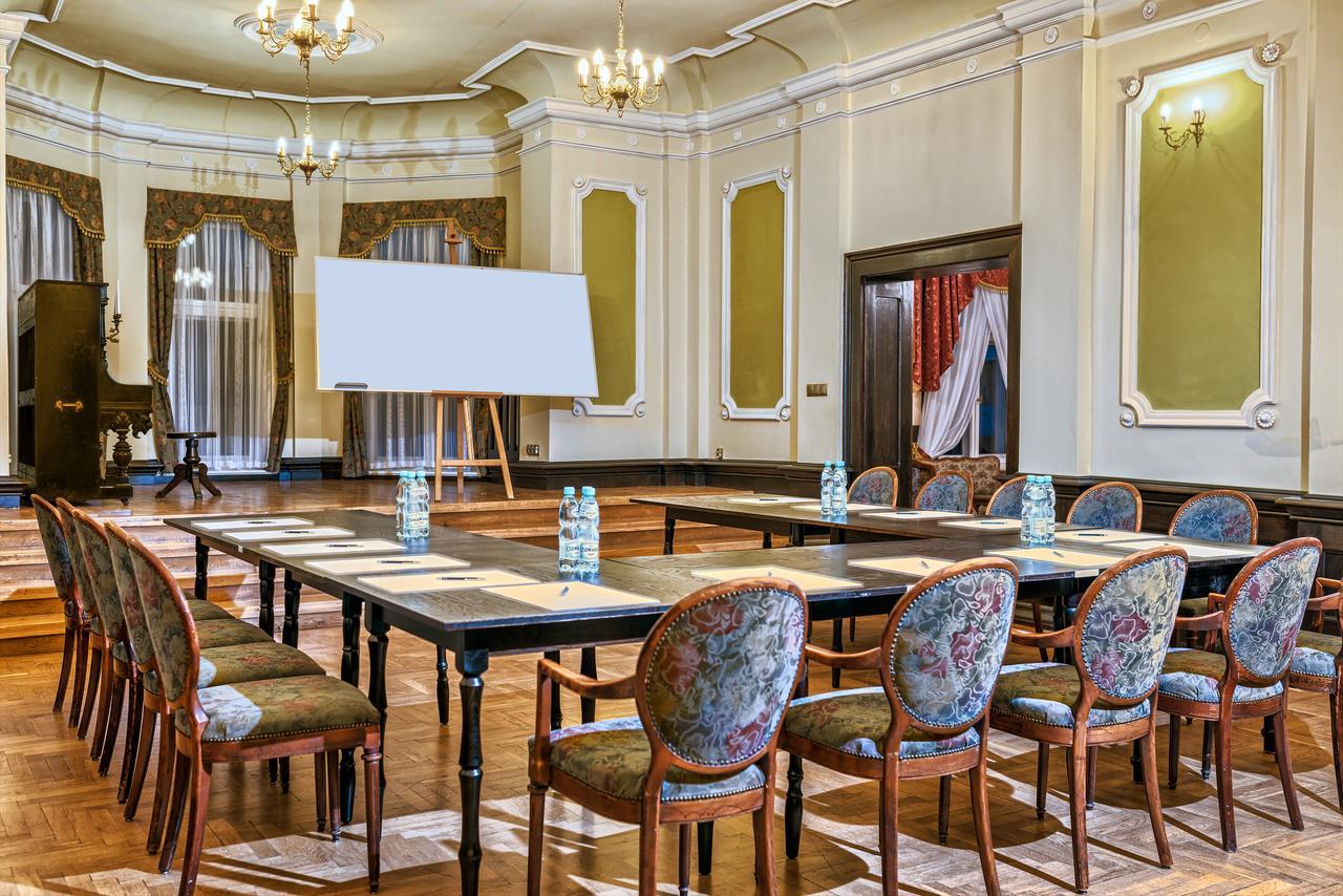 Palac Klanino Экстерьер фото